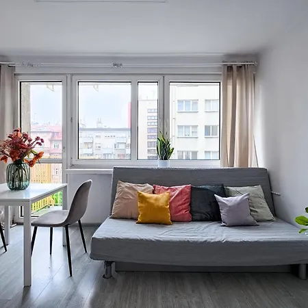Urban Nest Group - Kobyl *