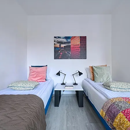 Urban Nest Group - Kobyl *